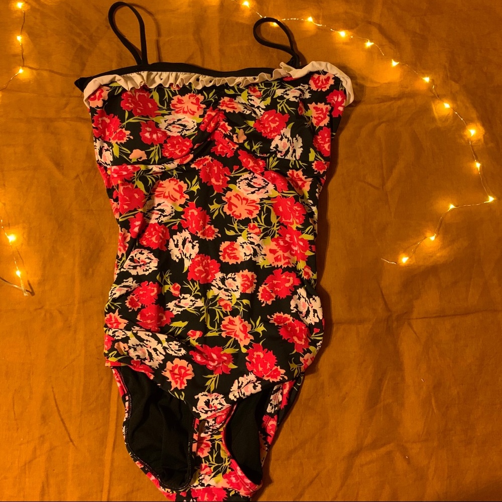 ✨VINTAGE ONE PIECE SWIMSUIT✨
